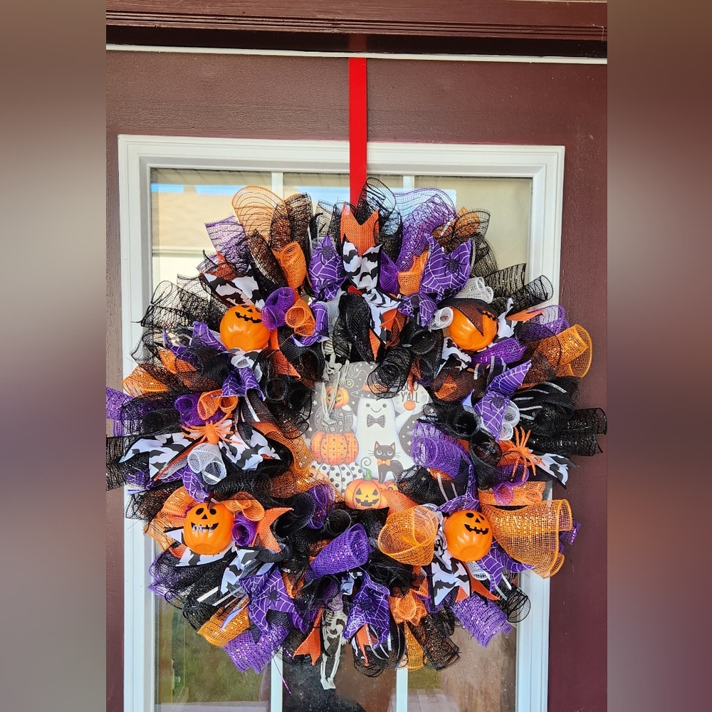 New Handcrafted Halloween Wreath On An 18 Inch Wired Frame Wreath